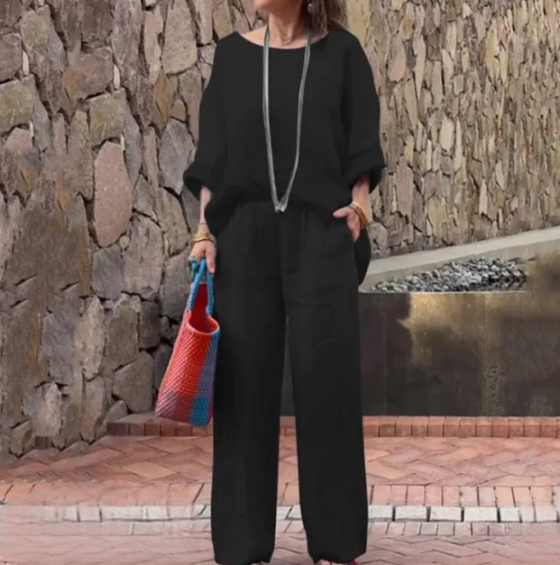 Comfortable Women's Outfit - Relaxed Fit Top & Trousers