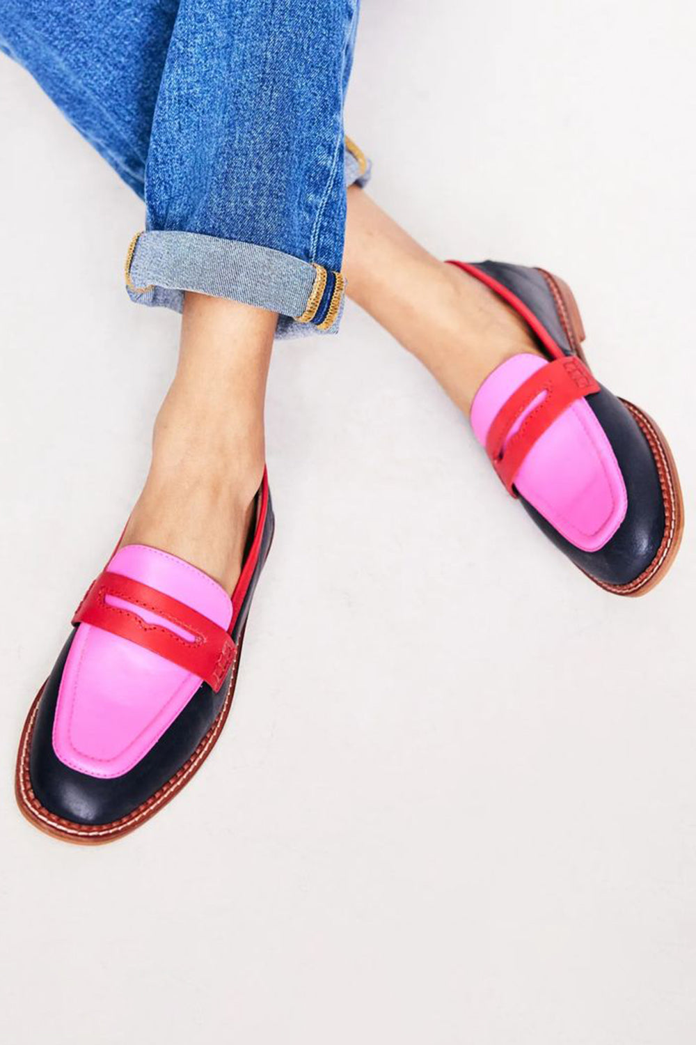 Classic Black Dress Shoes with Contrast Detail - Olytrend