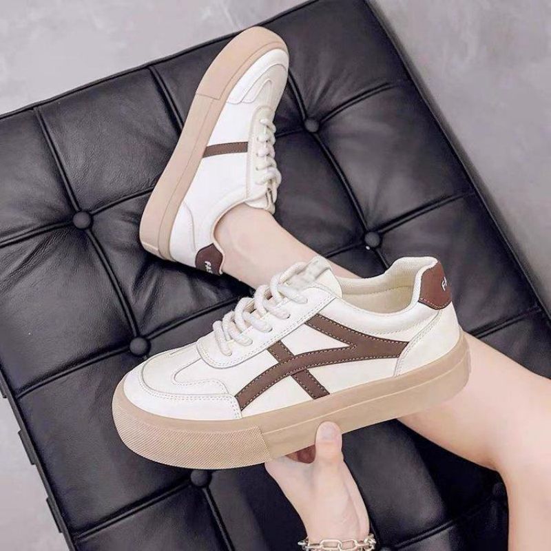 Comfortable Women's Athletic Lace Sneakers