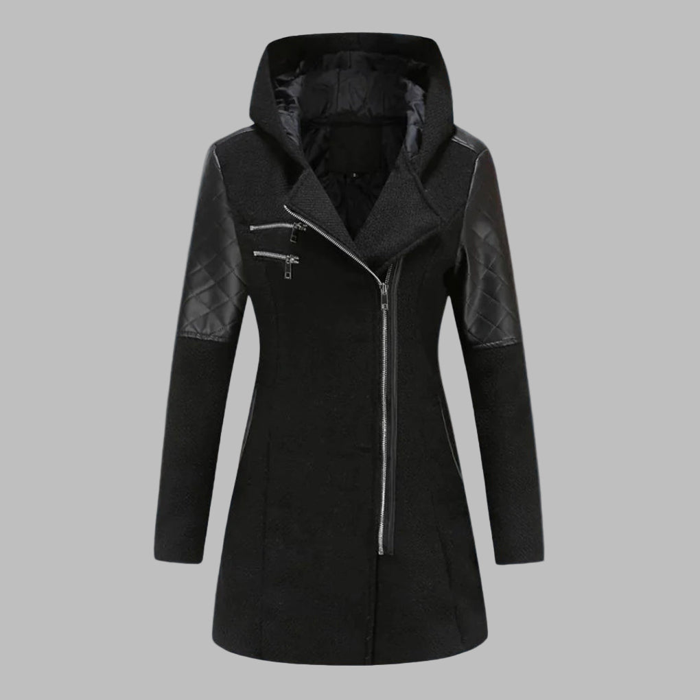 Dames winterjas met capuchon, zwart, gewatteerde leren mouwen, ritssluiting. Stijlvolle en warme jas voor koude dagen. Perfect voor wintermode.