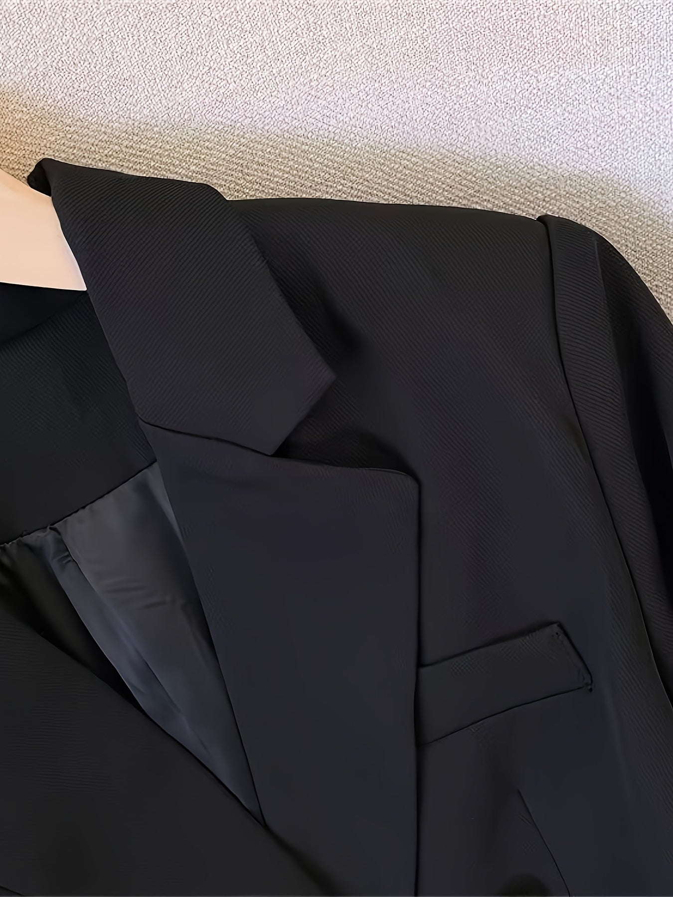 Classic Fit Women's Blazer for Any Occasion