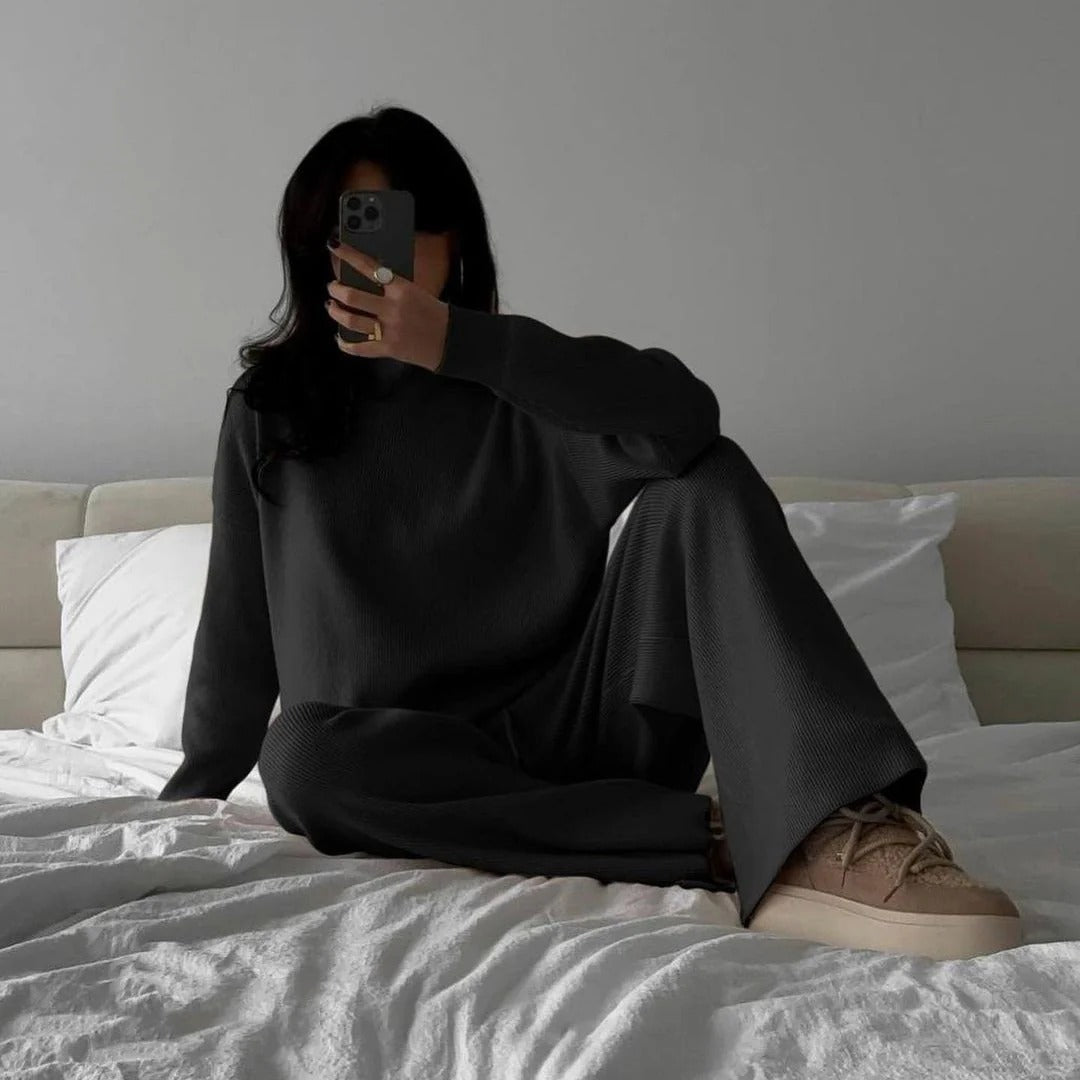 Cozy Women's Ribbed Loungewear Set with Long Sleeves