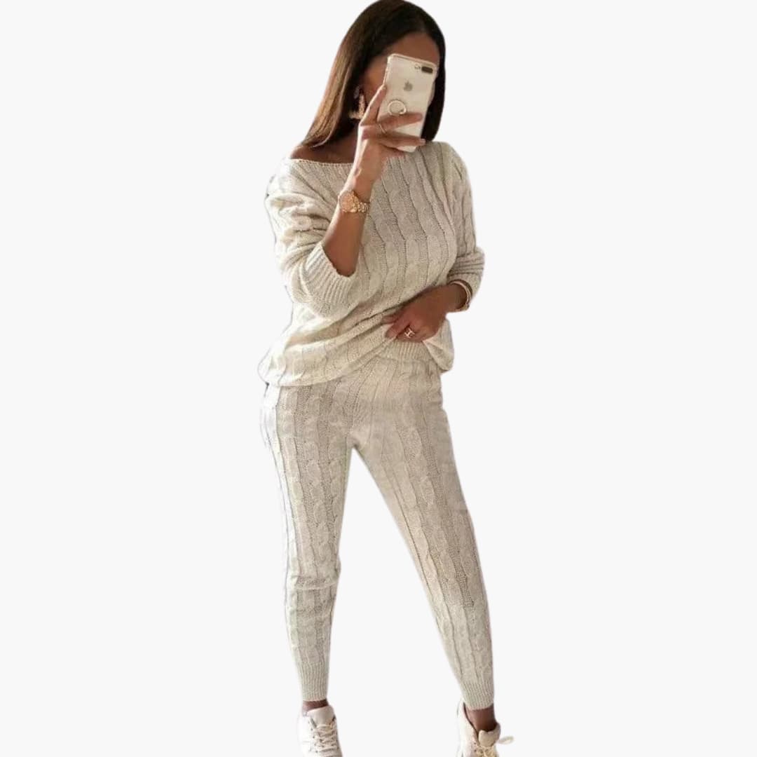 Cozy Women's Knit Sweater with Stretchy Waist