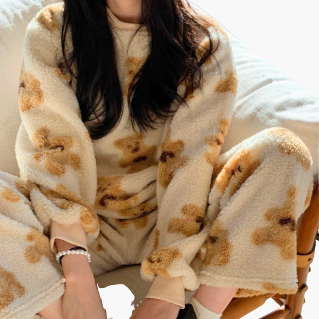 Cozy Women's Bear Print Pajama Set with Stretchy Waist