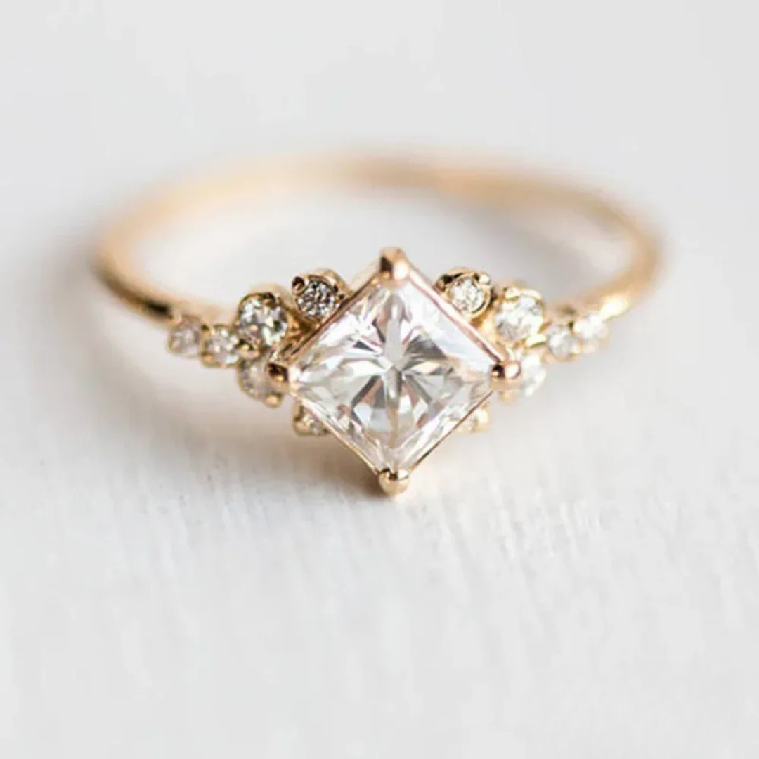Luxury Diamond Engagement Ring - Nocini