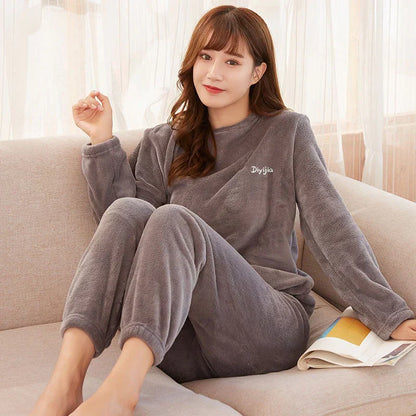 Soft Women's Pajama Set with Classic Style and Ultimate Comfort - Olytrend