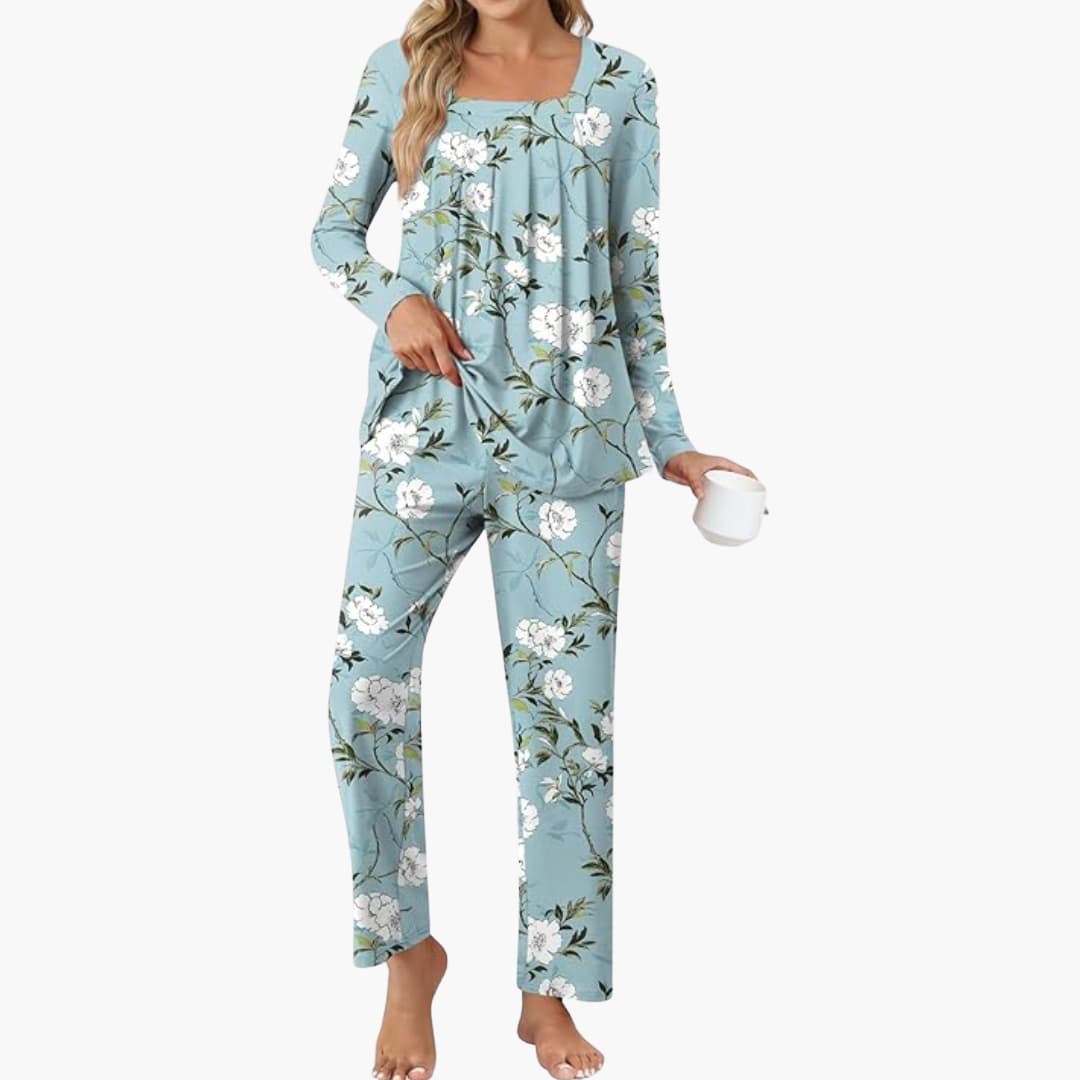 Cozy Women's Star Print Pajamas