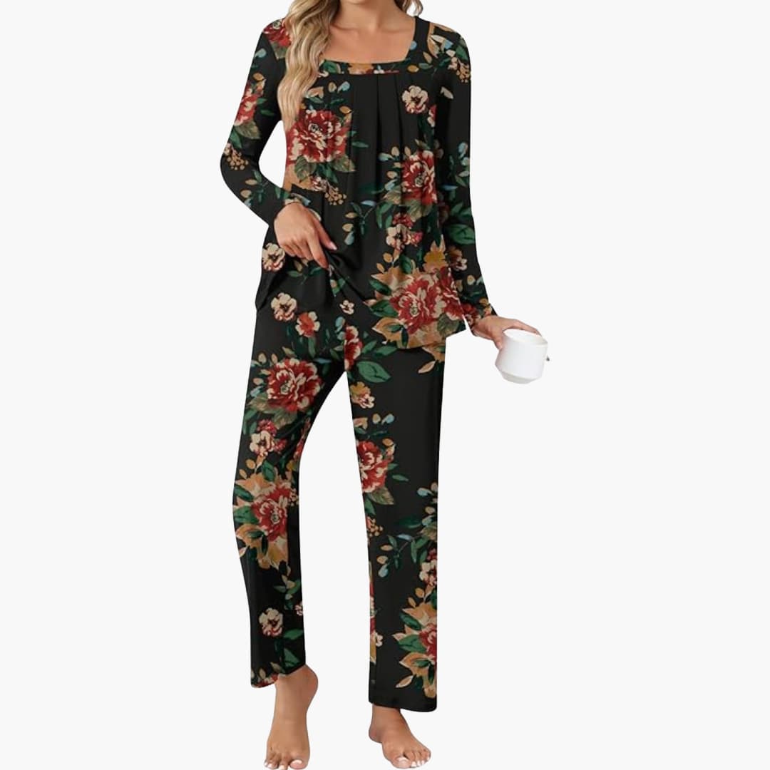 Cozy Women's Star Print Pajamas