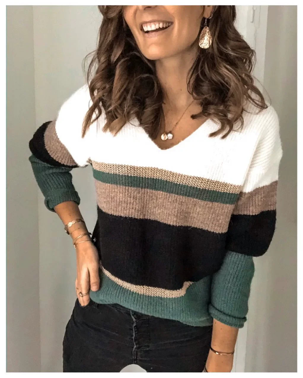 Cozy Women's V-Neck Soft Sweater - Nocini