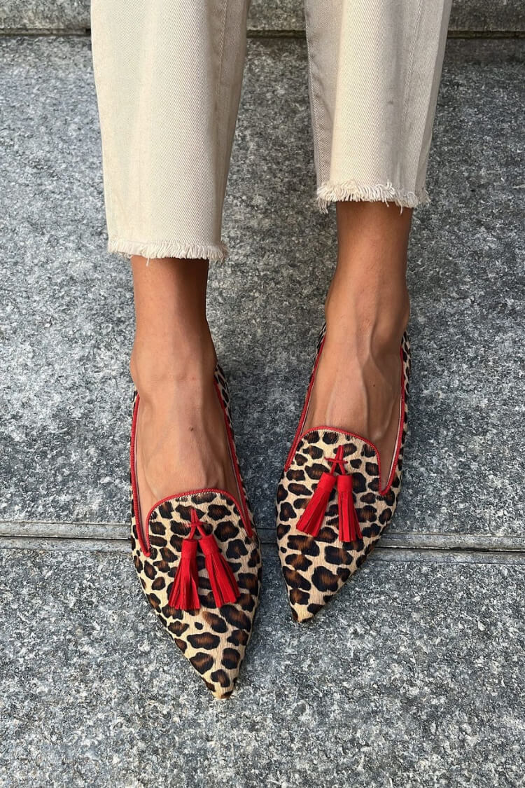 Elegant Ladies Loafer with Red Detailing - Nocini