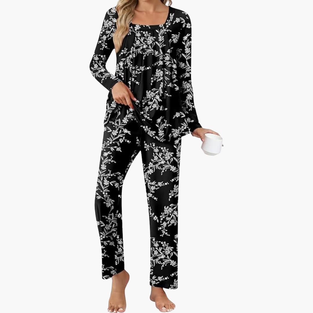 Cozy Women's Star Print Pajamas