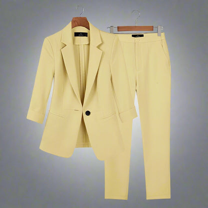 Kvindedragt - Elegant Blazer med Knap - Slim Fit Bukser