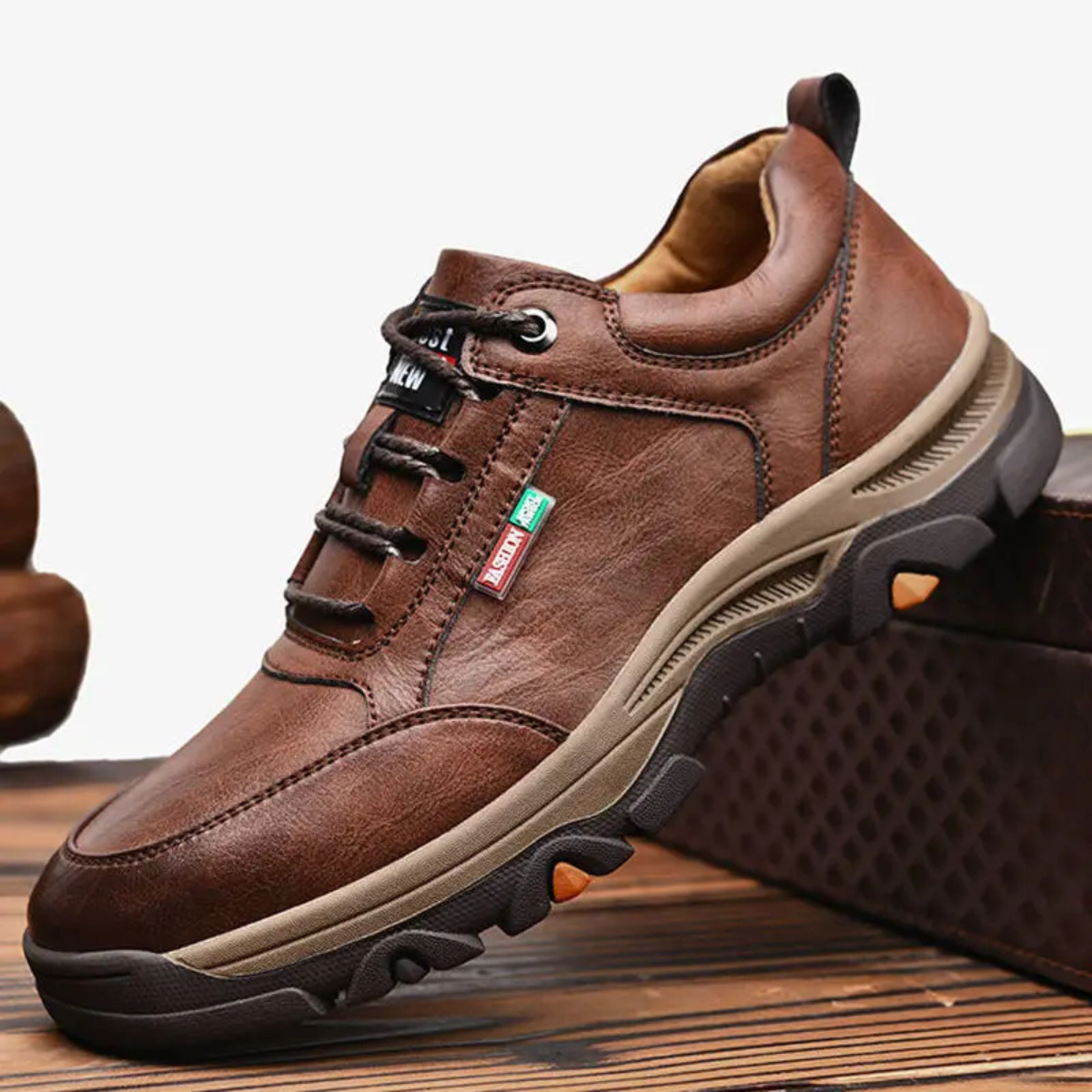 Relaxed Fit Men's Leather Lace Up Sneakers