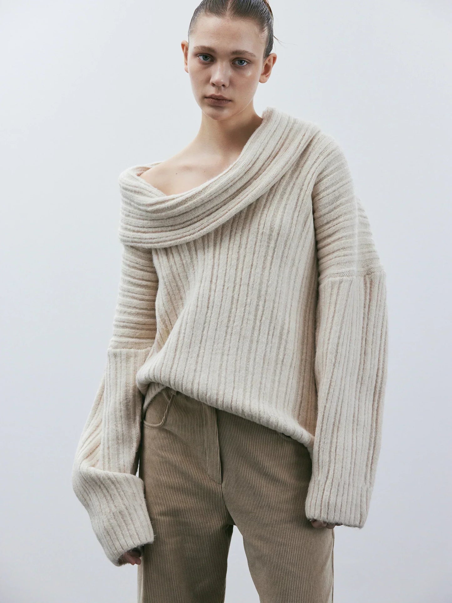Soft Oversized Women's Off Shoulder Knit Sweater - Nocini