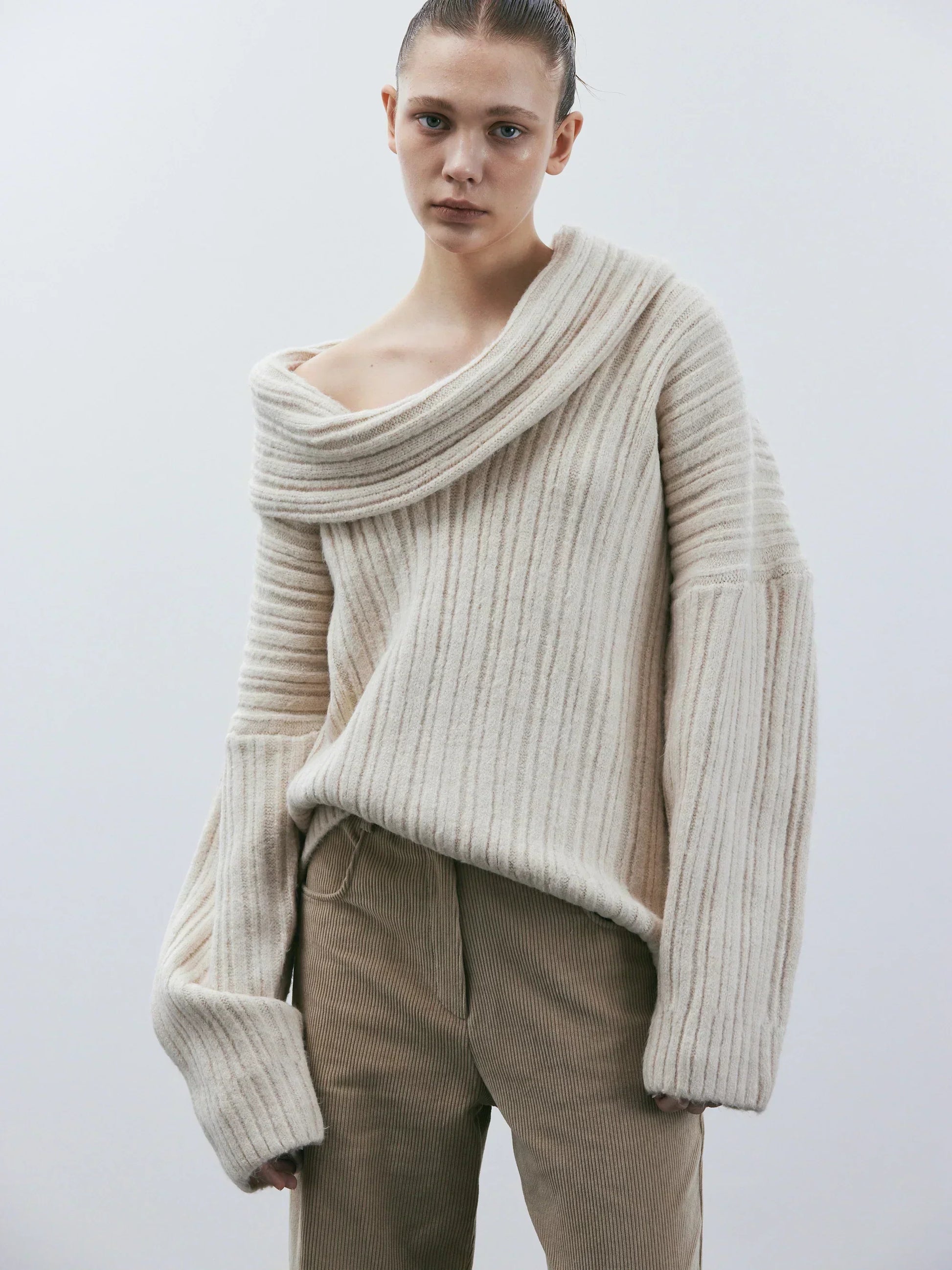 Soft Oversized Women's Off Shoulder Knit Sweater - Nocini