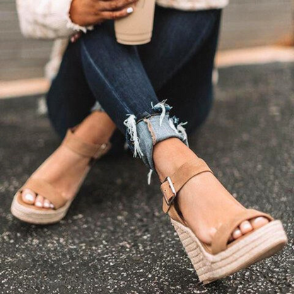 Comfortable Flat Buckle Summer Sandals