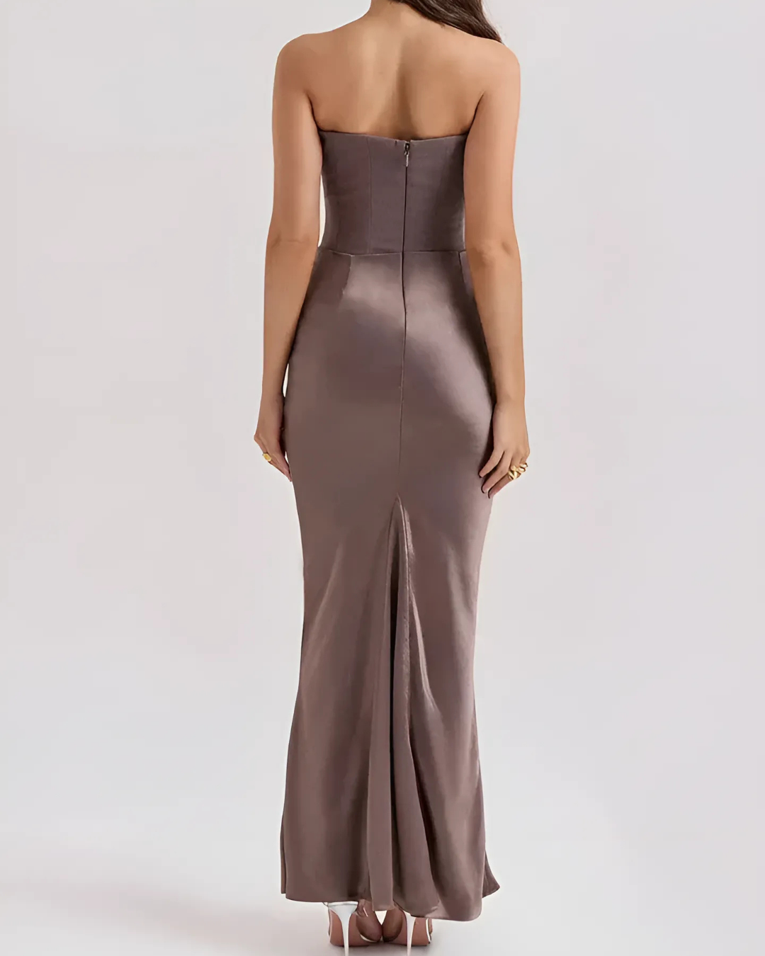 Elegant Sleeveless Maxi Dress with Fitted Waist