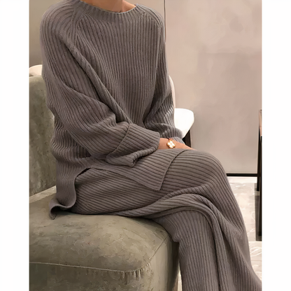 Comfy Women's Sweater and Pants Outfit