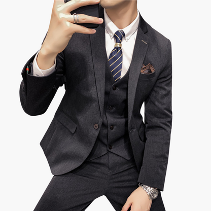 Timeless 3-Piece Mens Suit with Sophisticated Look