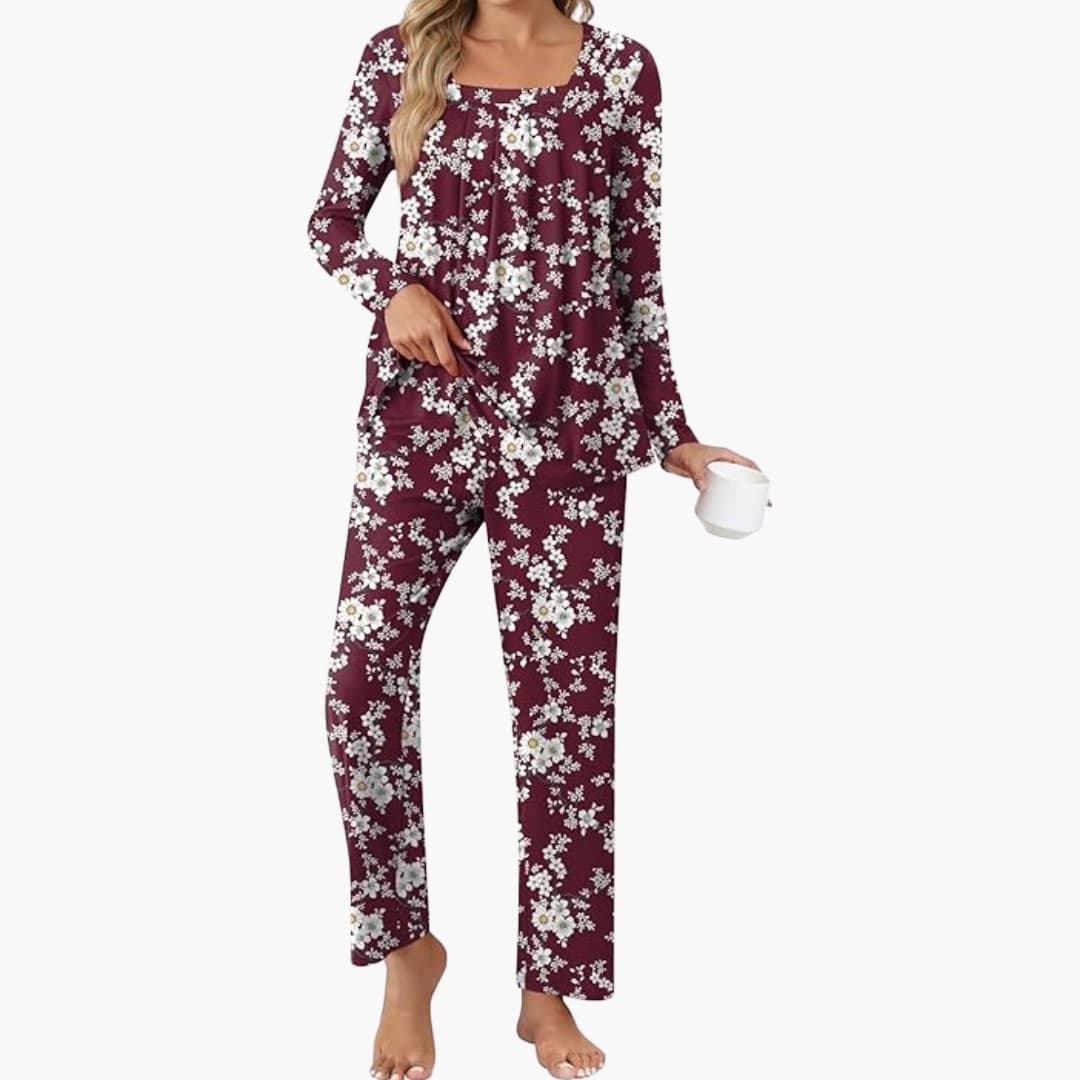 Cozy Women's Star Print Pajamas