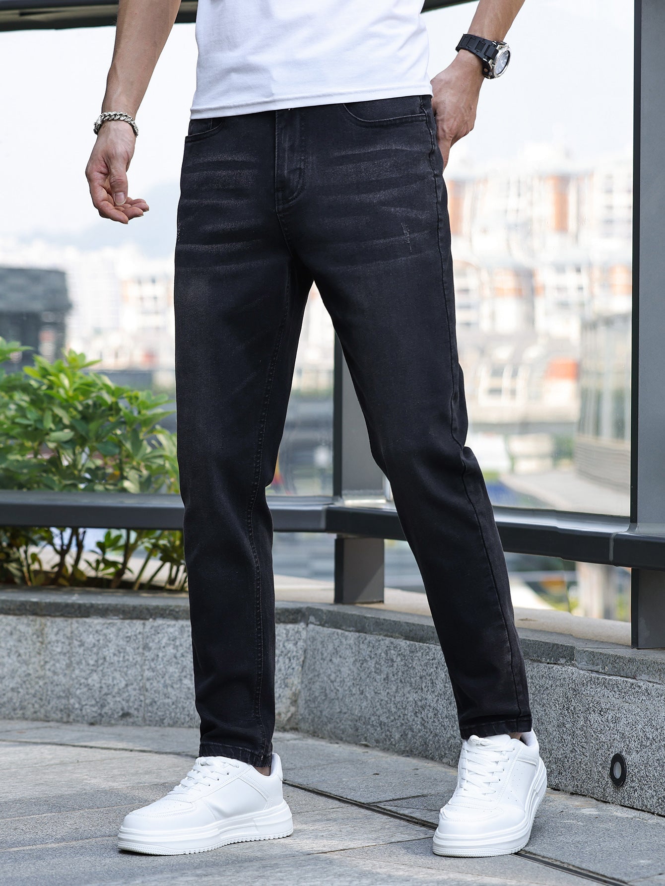 Comfortable Fit Men's Stretch Jeans