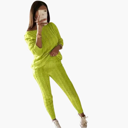 Cozy Women's Knit Sweater with Stretchy Waist