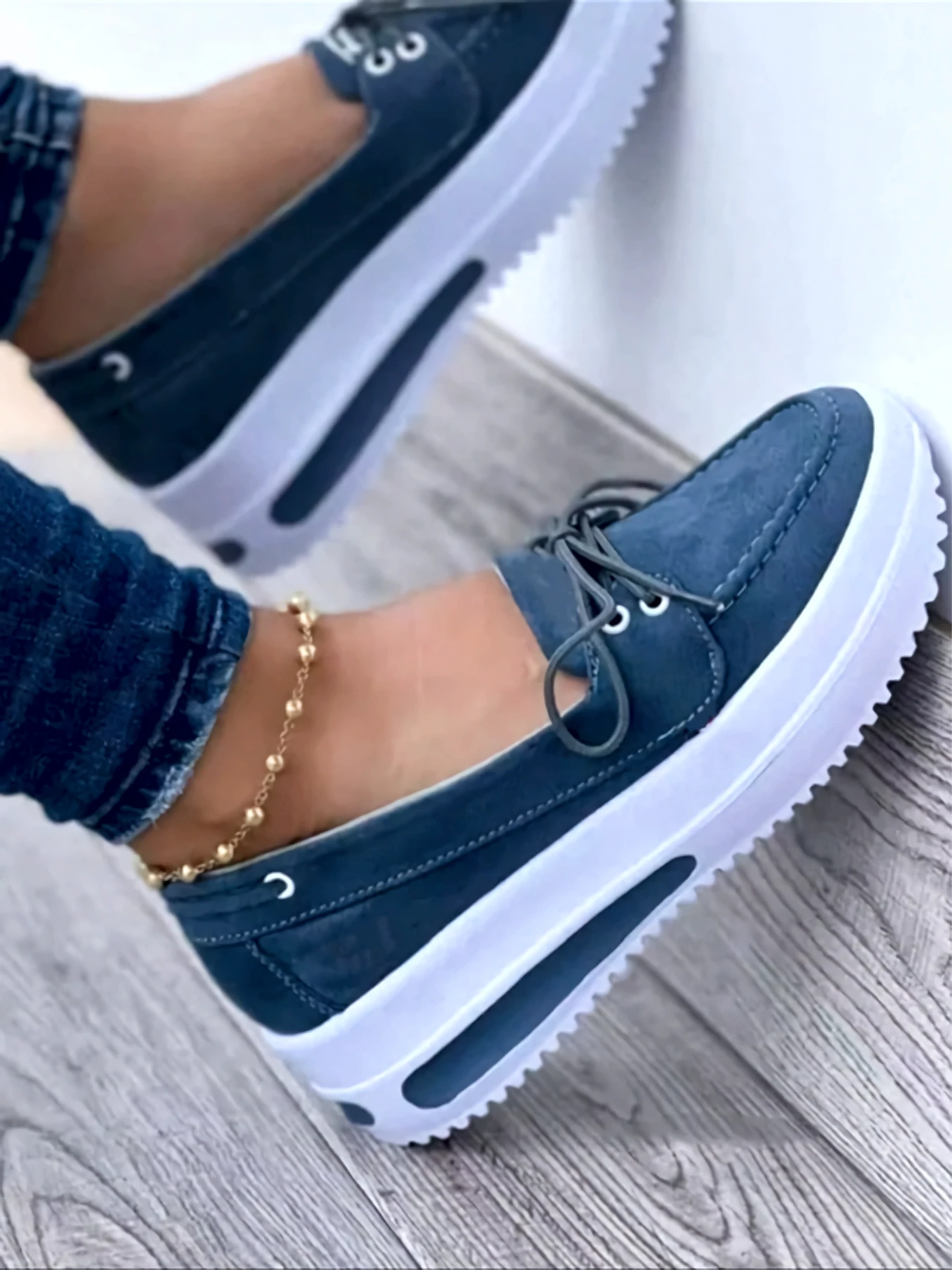 Women's Sailing Shoes - Premium Leather - Thick Grip Sole - Adjustable Lace-Up