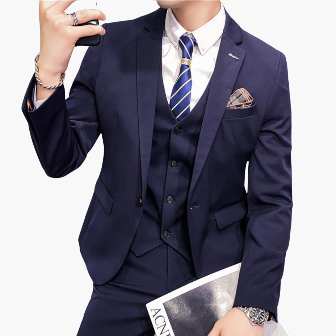 Timeless 3-Piece Mens Suit with Sophisticated Look