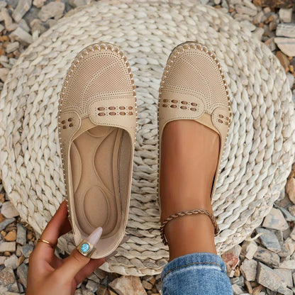 Comfy Women's Round Toe Slip On Loafers - Nocini