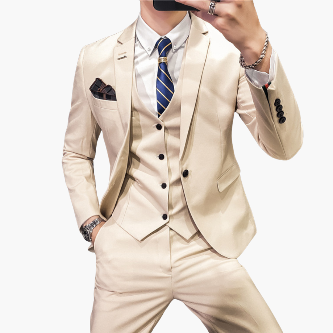 Timeless 3-Piece Mens Suit with Sophisticated Look