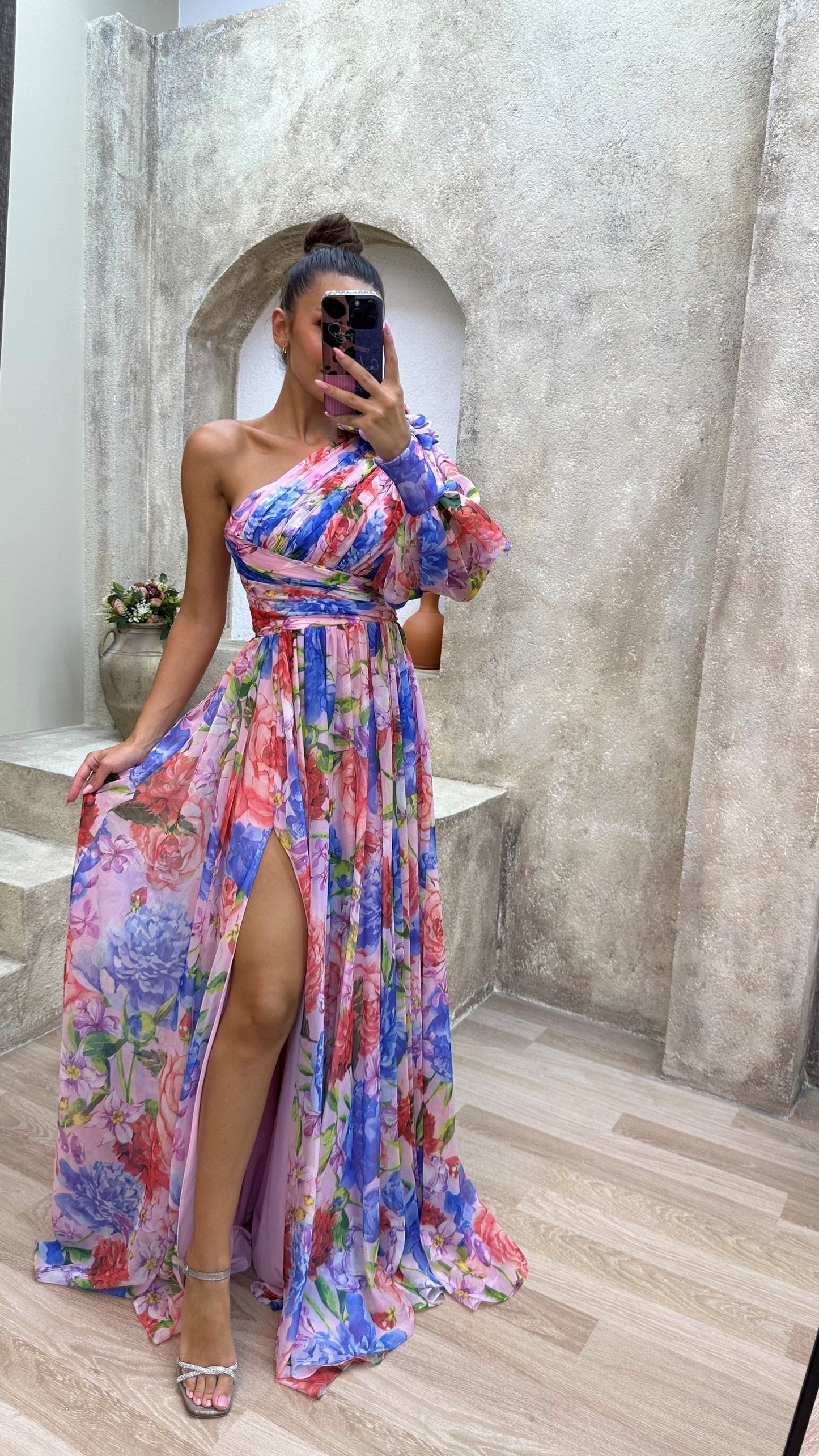 Elegant Maxi Dress with Flowy Long Sleeves