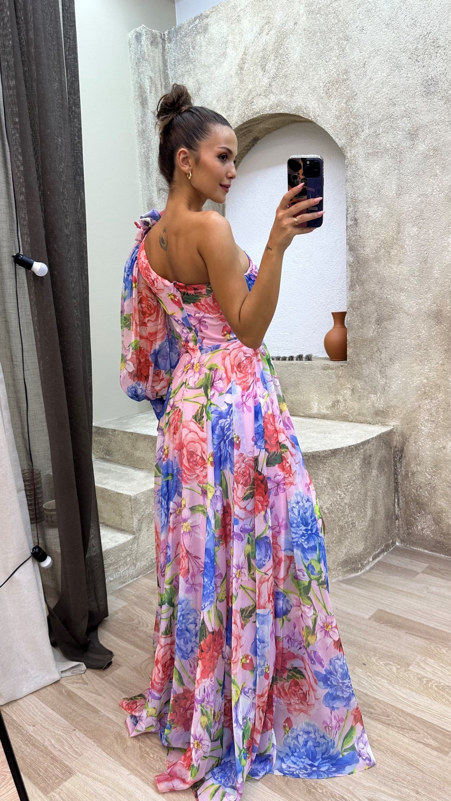 Elegant Maxi Dress with Flowy Long Sleeves