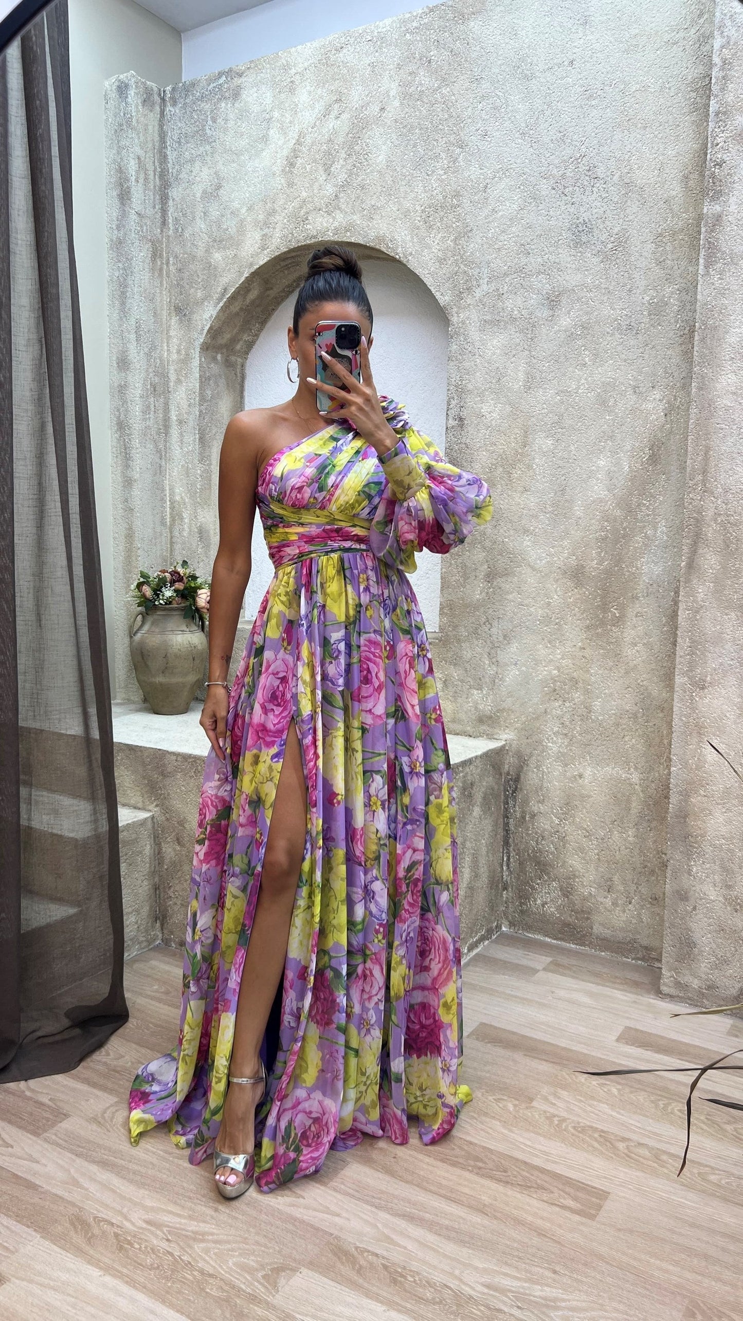 Elegant Maxi Dress with Flowy Long Sleeves