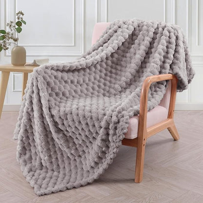 Modern Textured Fleece Throw Blanket With Bubble Design