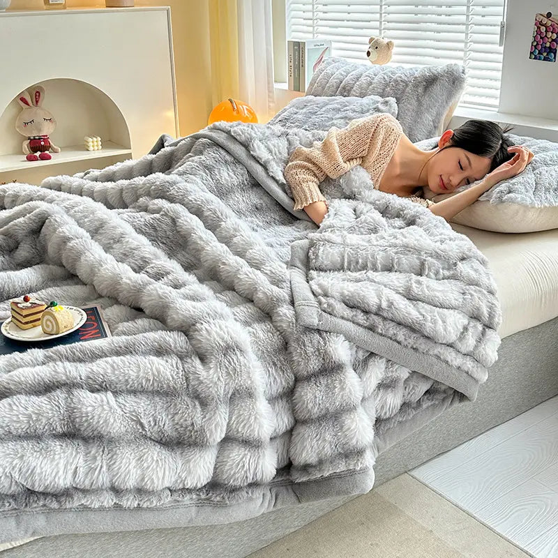 Soft Luxurious Faux Fur Blanket with Plush Feel - Nocini