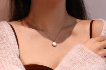 Luxurious Pearl Pendant Necklace, Sterling Silver, Gold Finish