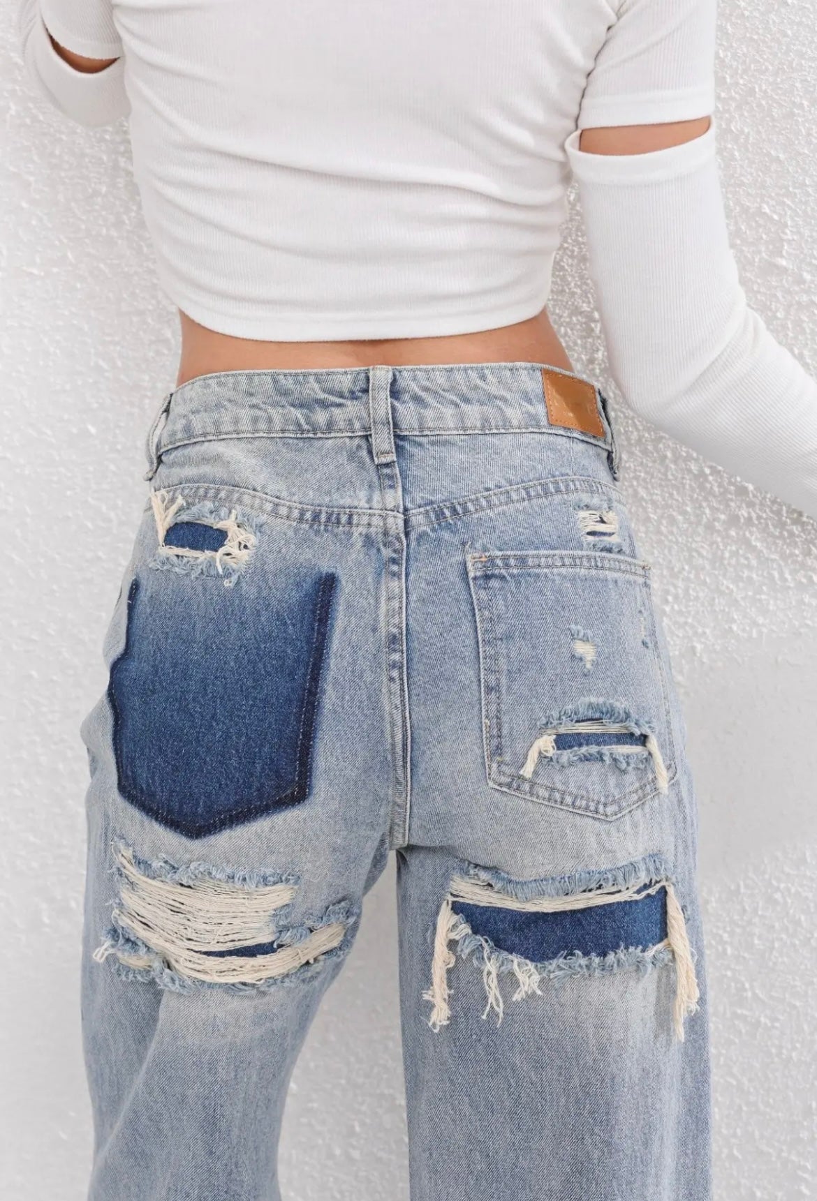 Distressed Classic Fit Women's Jeans - Olytrend