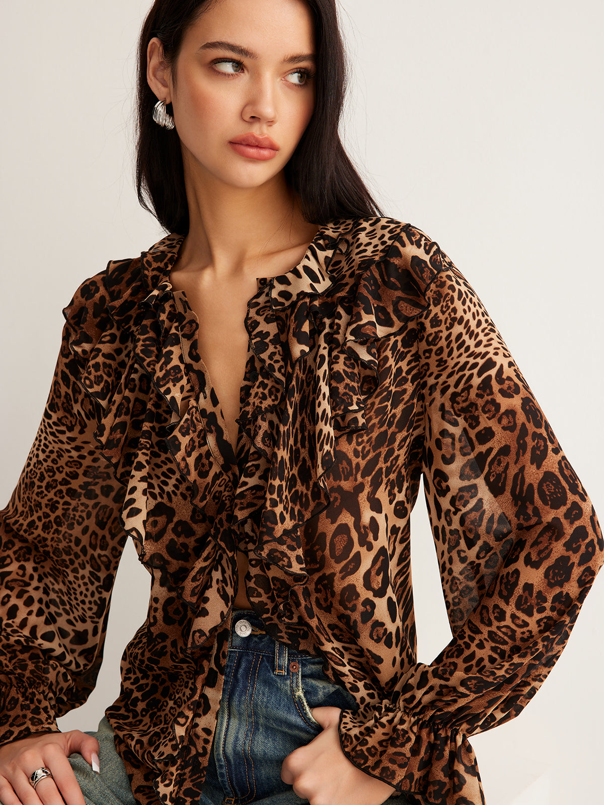 Feminine Animal Print Blouse with V Neck and Long Sleeves - Nocini