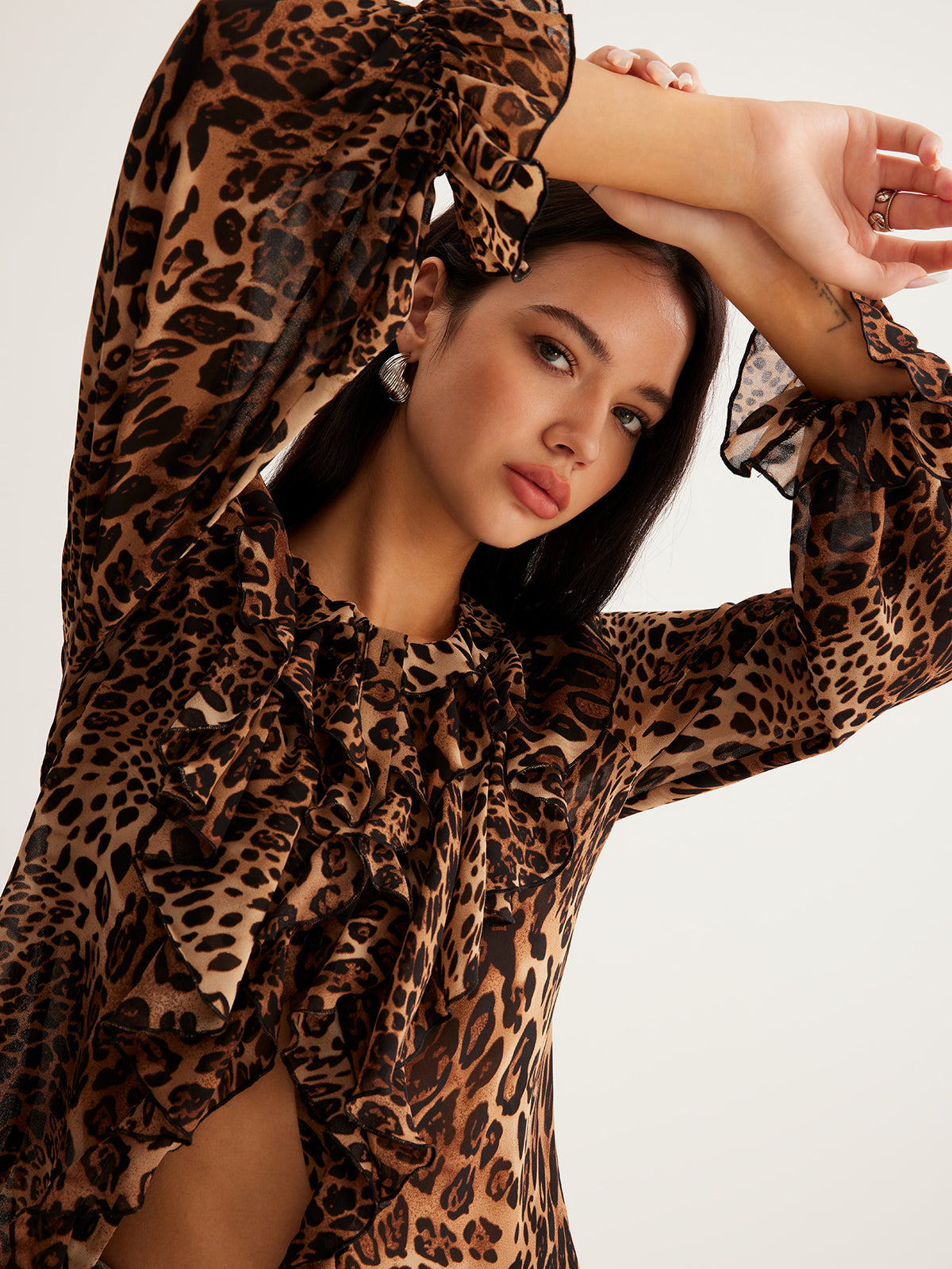 Feminine Animal Print Blouse with V Neck and Long Sleeves