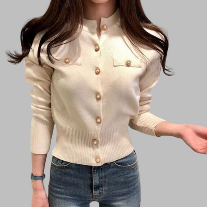 Dames gebreid vest in abrikooskleur met ronde hals en knoopsluiting, lange mouwen, casual stijl. Perfect voor herfstmode en dagelijks gebruik.