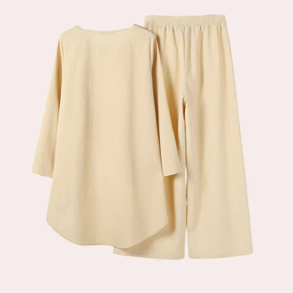 Classic 2-Piece Ladies Pantsuit Outfit