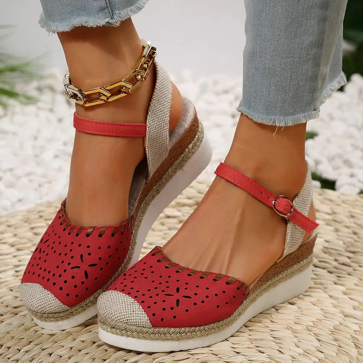 Fashionable Women's Wedge Sandals Comfortable Closed Toe - Nocini