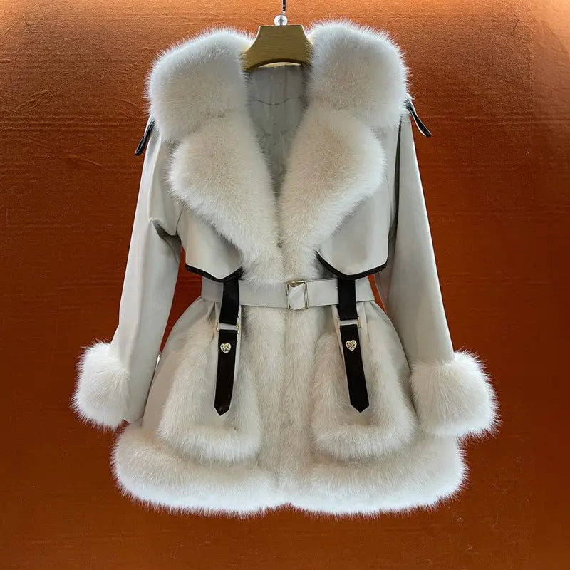 Stylish Women's Winter Coat - Warm and Fitting Design - Nocini