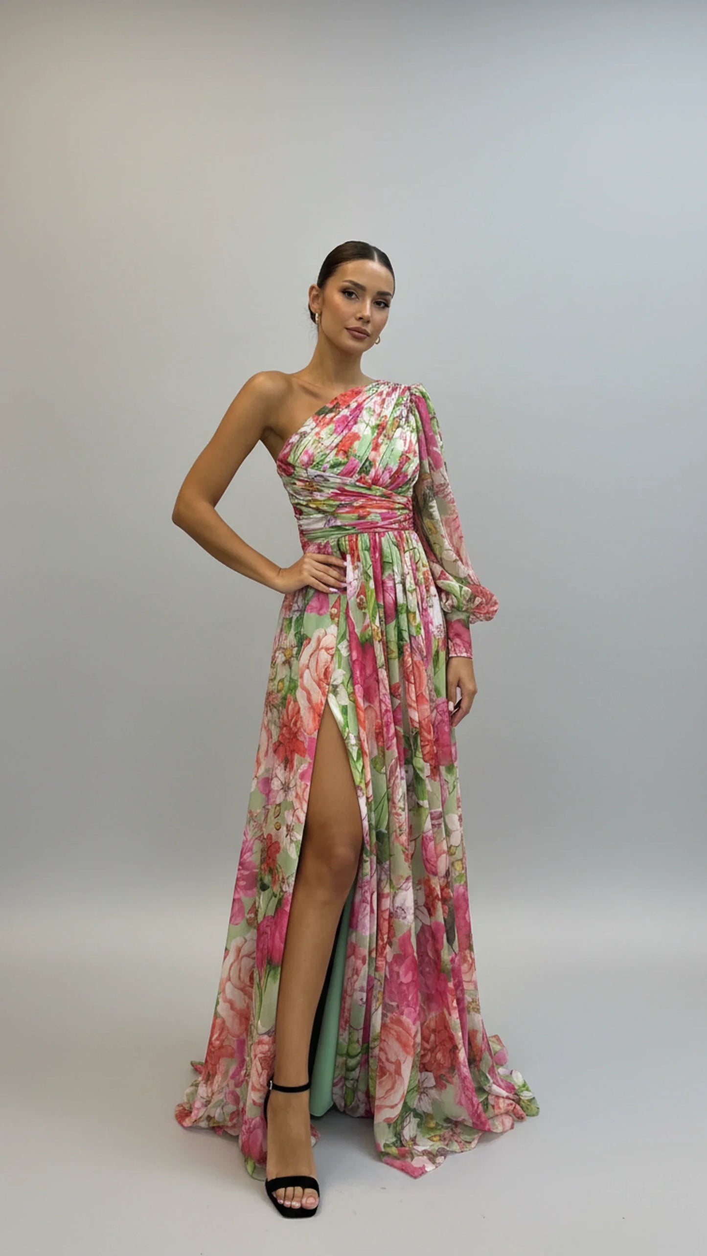 Pretty Ladies Long Sleeveless Gown Dress