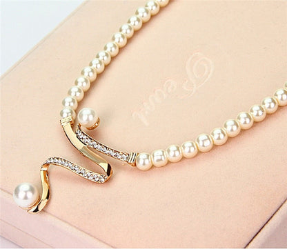 Luxurious Pearl Necklace and Earring Set