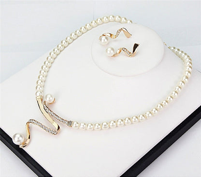 Luxurious Pearl Necklace and Earring Set