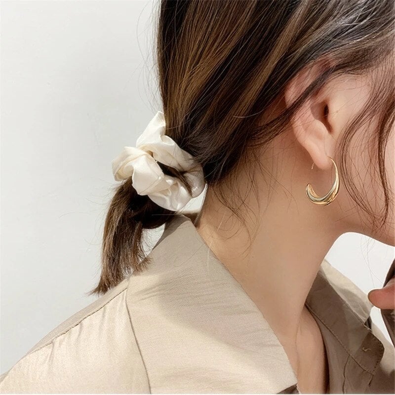 Luxurious Yellow Gold Stud Earrings