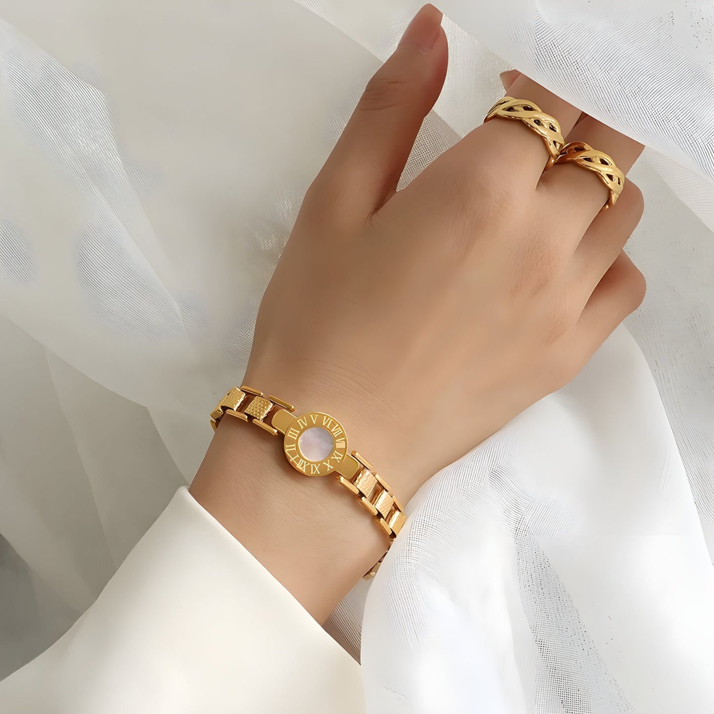 Shining Circle Charm Bracelet