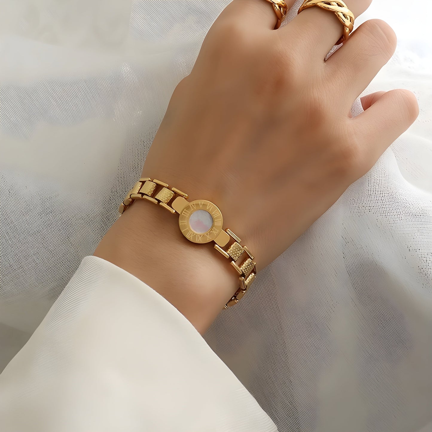 Shining Circle Charm Bracelet - Nocini