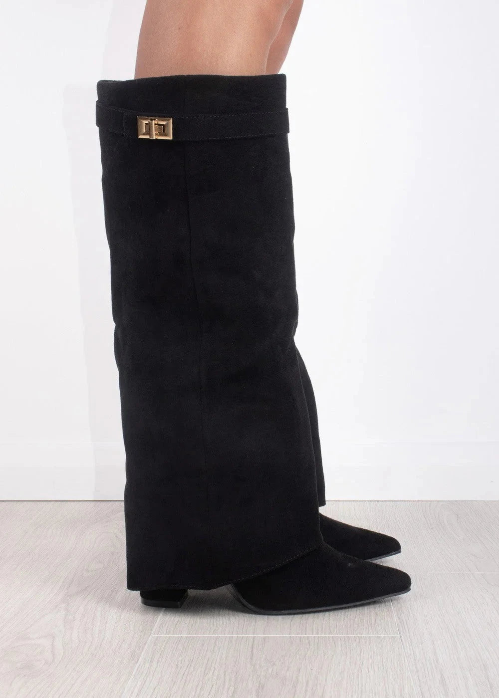 Ladies Fashionable Tall Boots Pointed Toe